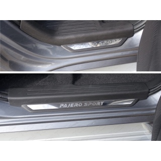 Накладки на пороги (лист зеркальный с надписью Pajero Sport) MITSUBISHI Pajero Sport (Митсубиши Паджеро Спорт) с 2016 года