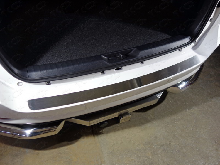 Накладка на задний бампер Toyota Fortuner (Тойота Фортунер) с 2020 года ...