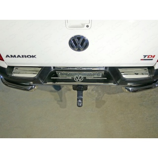 Накладка на задний бампер (лист зеркальный логотип Volkswagen) VOLKSWAGEN Amarok (Фольксваген Амарок) 2016 года