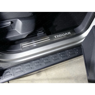 Накладки на пластиковые пороги (лист шлифованный надпись Tiguan) VOLKSWAGEN Tiguan (Фольксваген Тигуан) с 2017 года